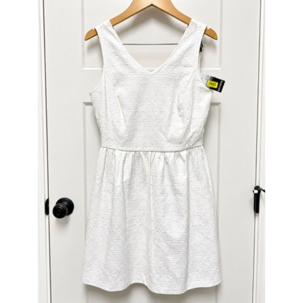 Kensie Textured fit and flare mini dress large white open back